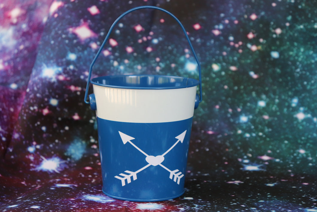 Small Tin with Crossed Arrows