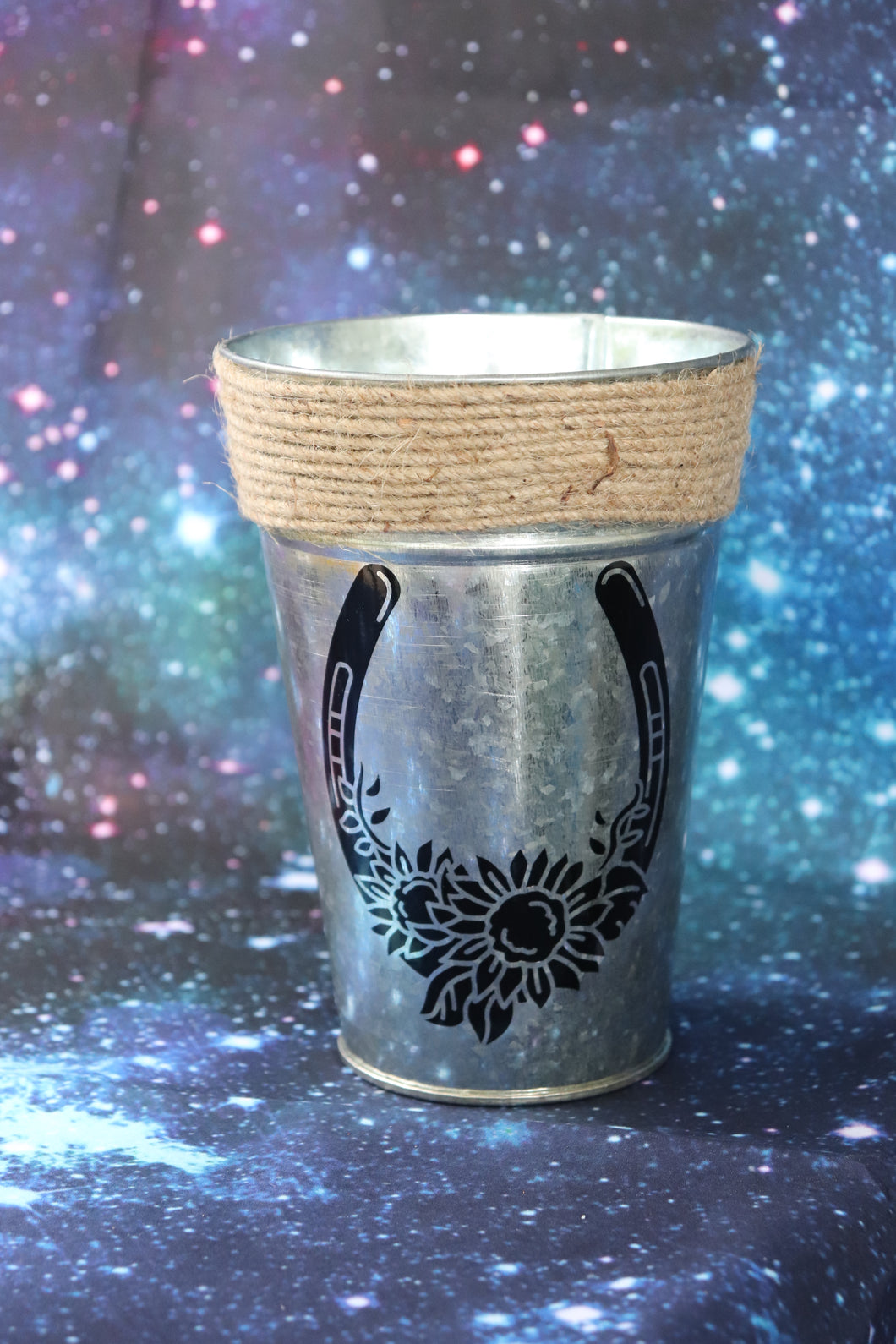 Twine & Tin Vase - Horseshoe